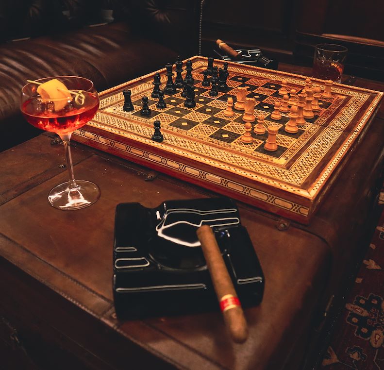 Cigar Lounge – Black Jack